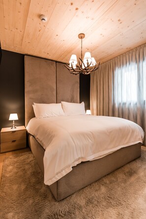 Ropa de cama de alta calidad, cubrecamas y minibar 