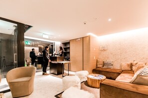 Reception - THE BASE  (Andermatt)