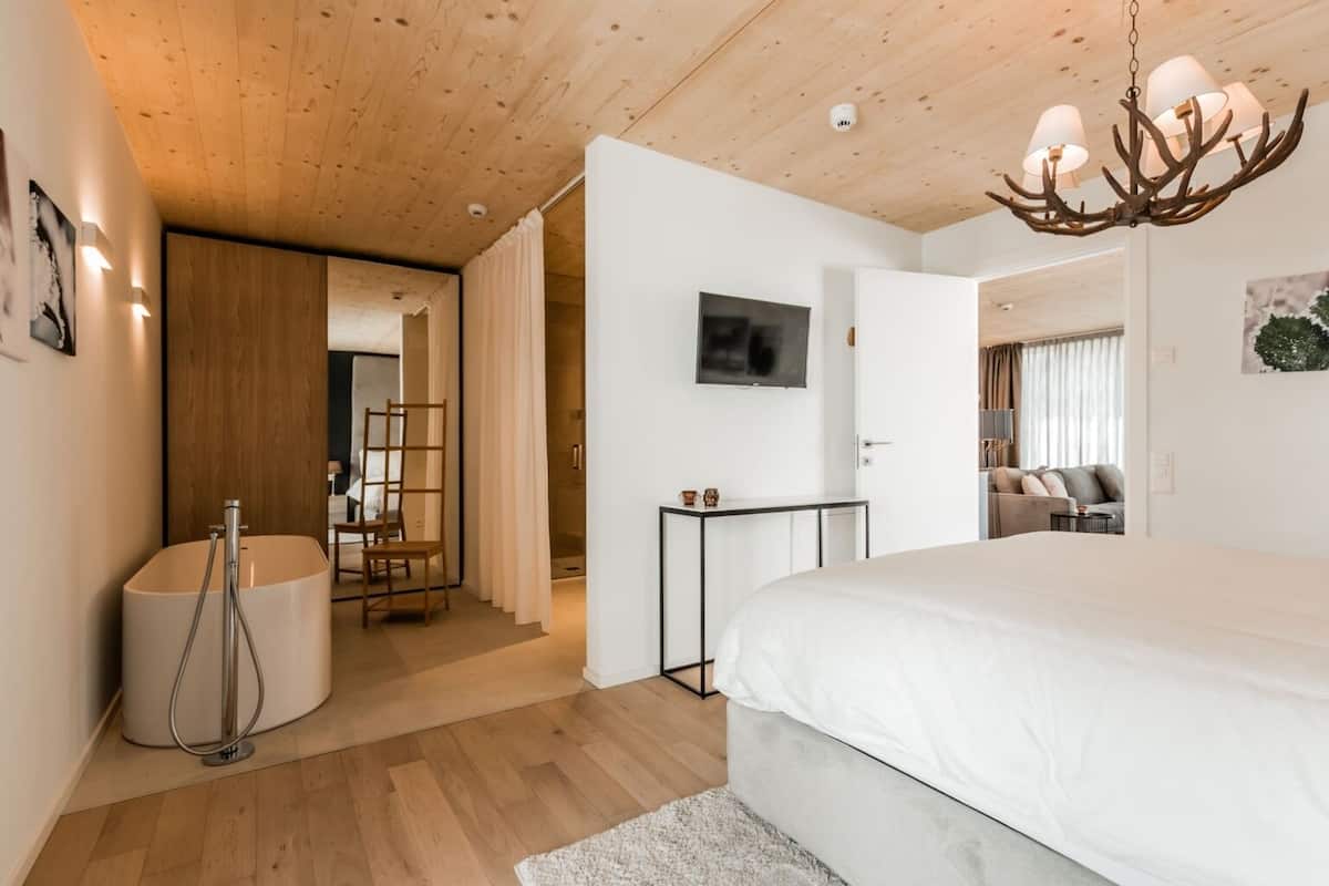 Deluxe Apartment | 2 bedrooms, premium bedding, down comforters, minibar