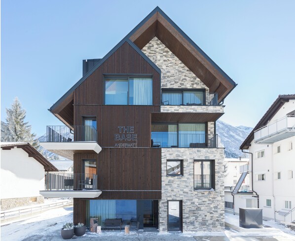 Reception - THE BASE  (Andermatt)