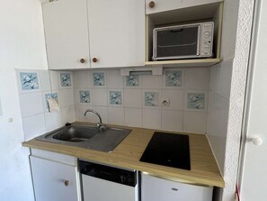 Réfrigérateur, four, plaque de cuisson, lave-vaisselle