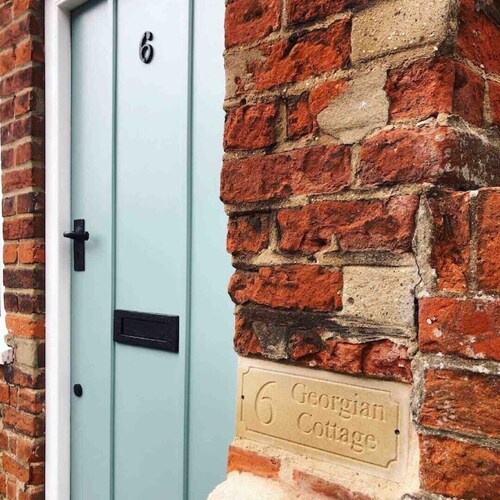 Charming Georgian flint cottage