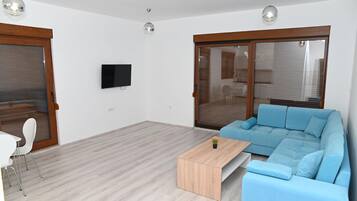 Smart-TV, Videospiele, Tischtennisplatte