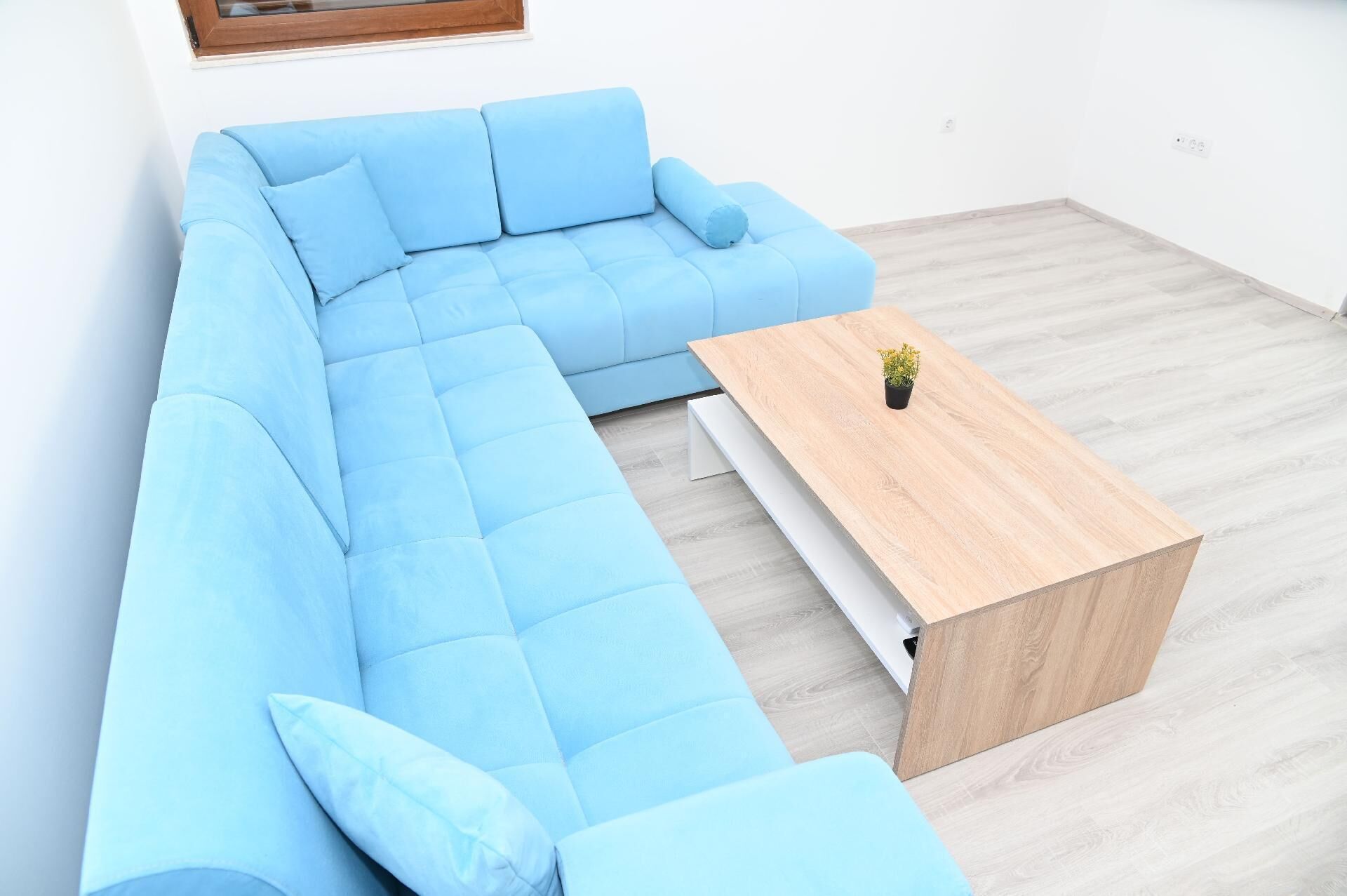 Smart-TV, Videospiele, Tischtennisplatte