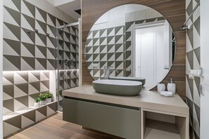 シャワー、ヘアドライヤー、ビデ、タオル