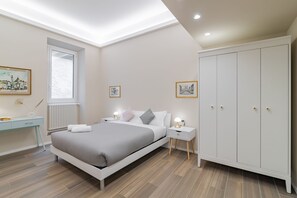 2 bedrooms, iron/ironing board, travel cot, free WiFi
