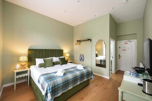 1 bedroom, iron/ironing board, travel cot, WiFi