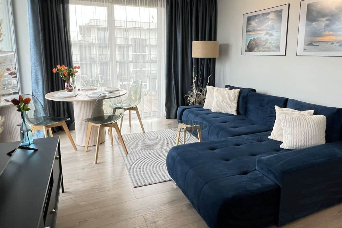 Apartment (8B/29 River & SPA) | Living area | Flat-screen TV, table tennis