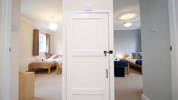 3 bedrooms, iron/ironing board, free WiFi