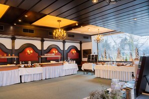 Petit déjeuner buffet compris en semaine