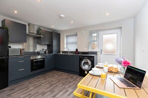 Nhà liên kế | Bếp riêng | Ấm điện, lò nướng bánh mì 