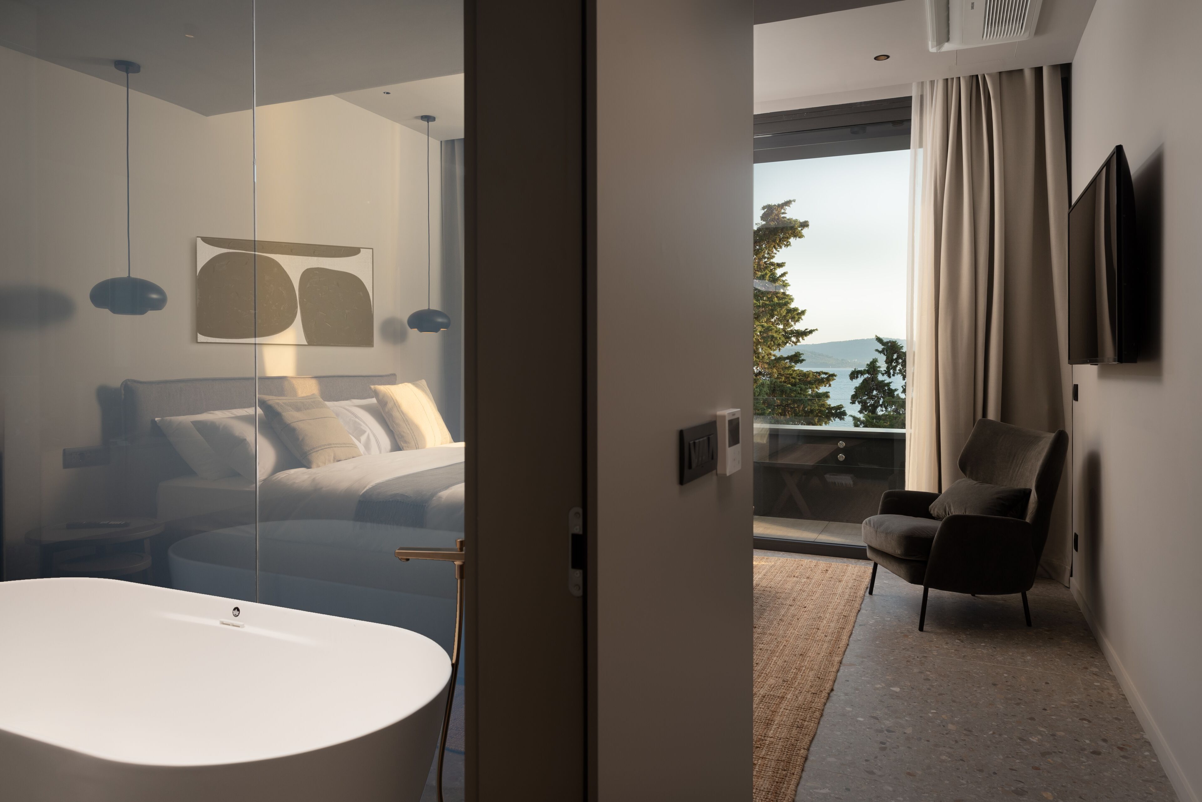 Premium bedding, in-room safe, desk, blackout drapes