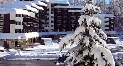 Cozy Studio in Vars Les Claux, Sleeps 2, Central Location, Near Lifts and Shops