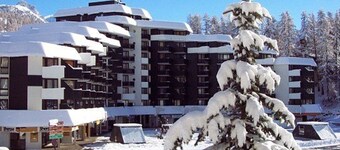 Cozy Studio in Vars Les Claux, Sleeps 2, Central Location, Near Lifts and Shops
