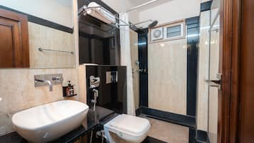 Deluxe Room | Bathroom