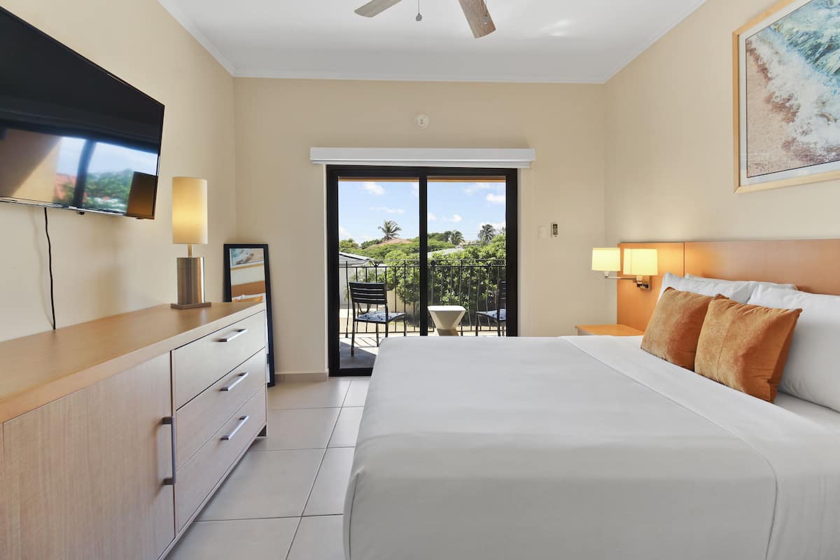 Luxury-Apartment, 2 Schlafzimmer, Balkon, Blick auf die Anlage | 2 Schlafzimmer, hochwertige Bettwaren, individuell dekoriert
