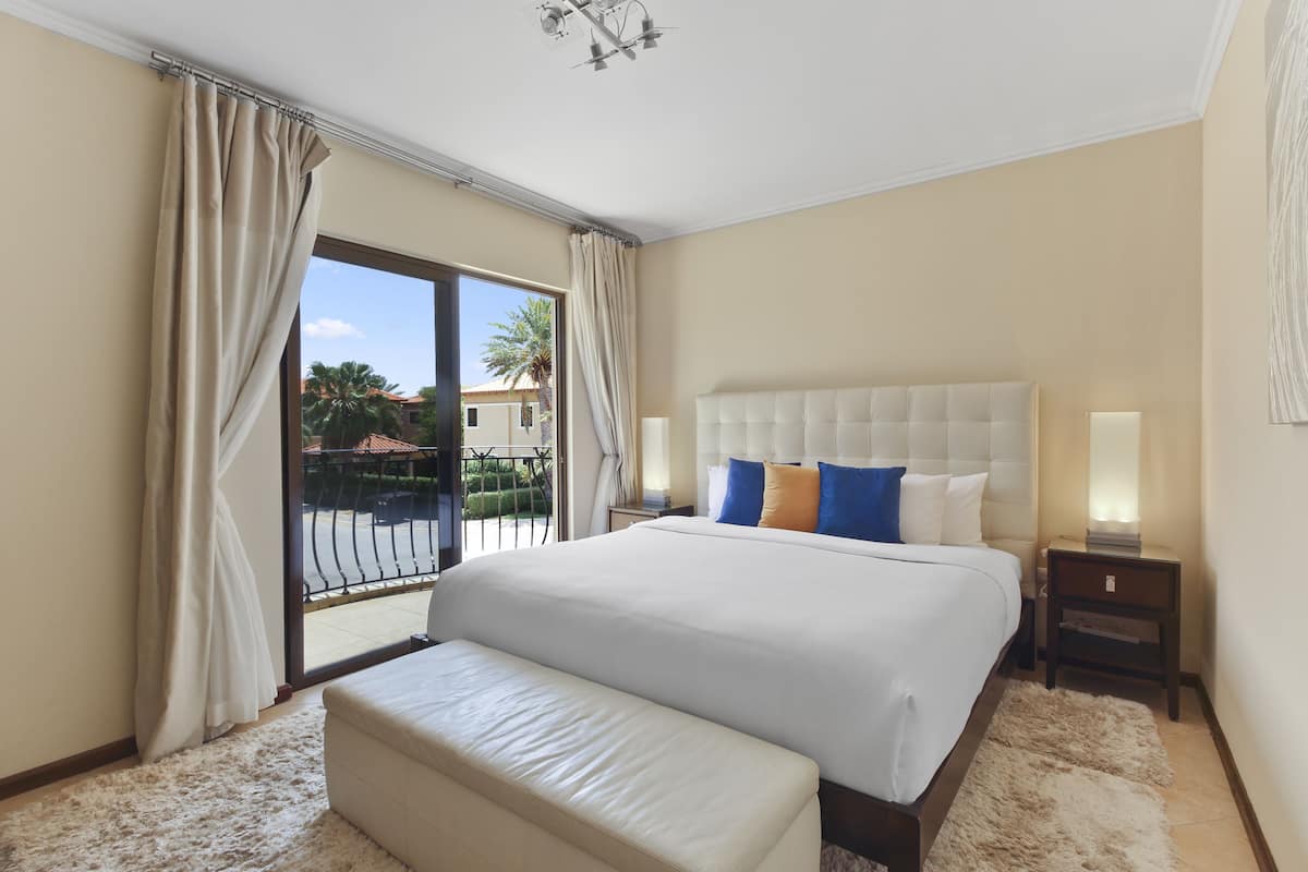 Luxury-Apartment, 3 Schlafzimmer, Balkon, Blick auf die Anlage | 2 Schlafzimmer, hochwertige Bettwaren, individuell dekoriert