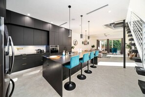 Fridge, microwave, oven, stovetop - Luxury Home with 2 Pools Near the Beach (Fort Lauderdale)