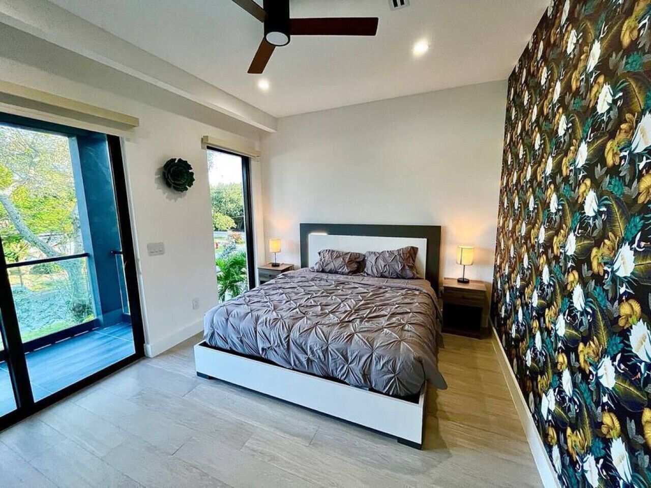 5 bedrooms, desk, iron/ironing board, WiFi