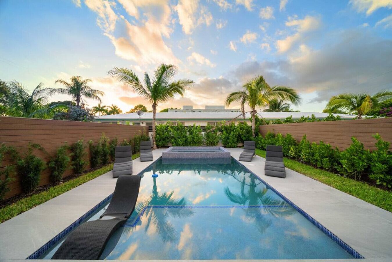 Lämmitetty uima-allas