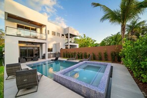 Et oppvarmet basseng