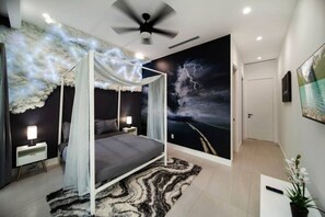 8 bedrooms, desk, iron/ironing board, travel cot - The Elements Home with 2 Pools (Fort Lauderdale)