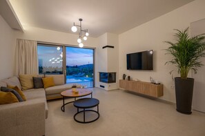 Smart TV, fireplace, DVD player - Romantic villa 5 minutes from the sea (Rethymno)