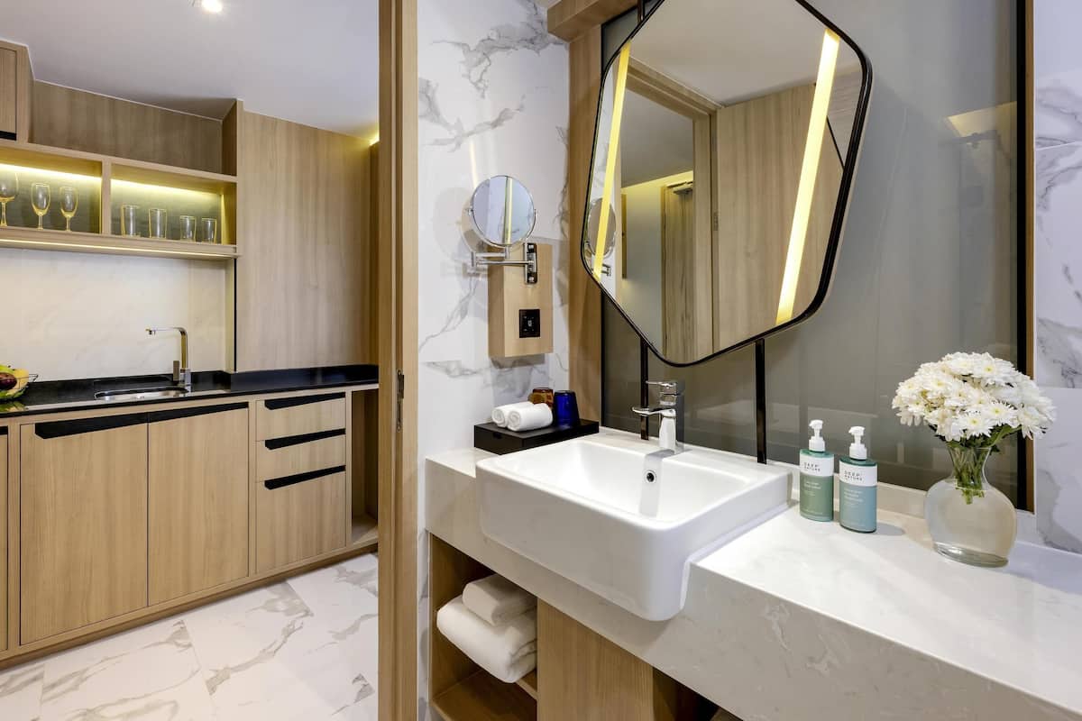 Caja de seguridad en la habitación y escritorio