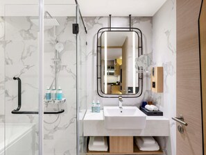 Deluxe Room, Lounge Access, 1 king bed with Bath tub | Extérieur
