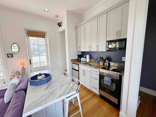 Scenic Cottage w/ Trails, Pond & Valley Views