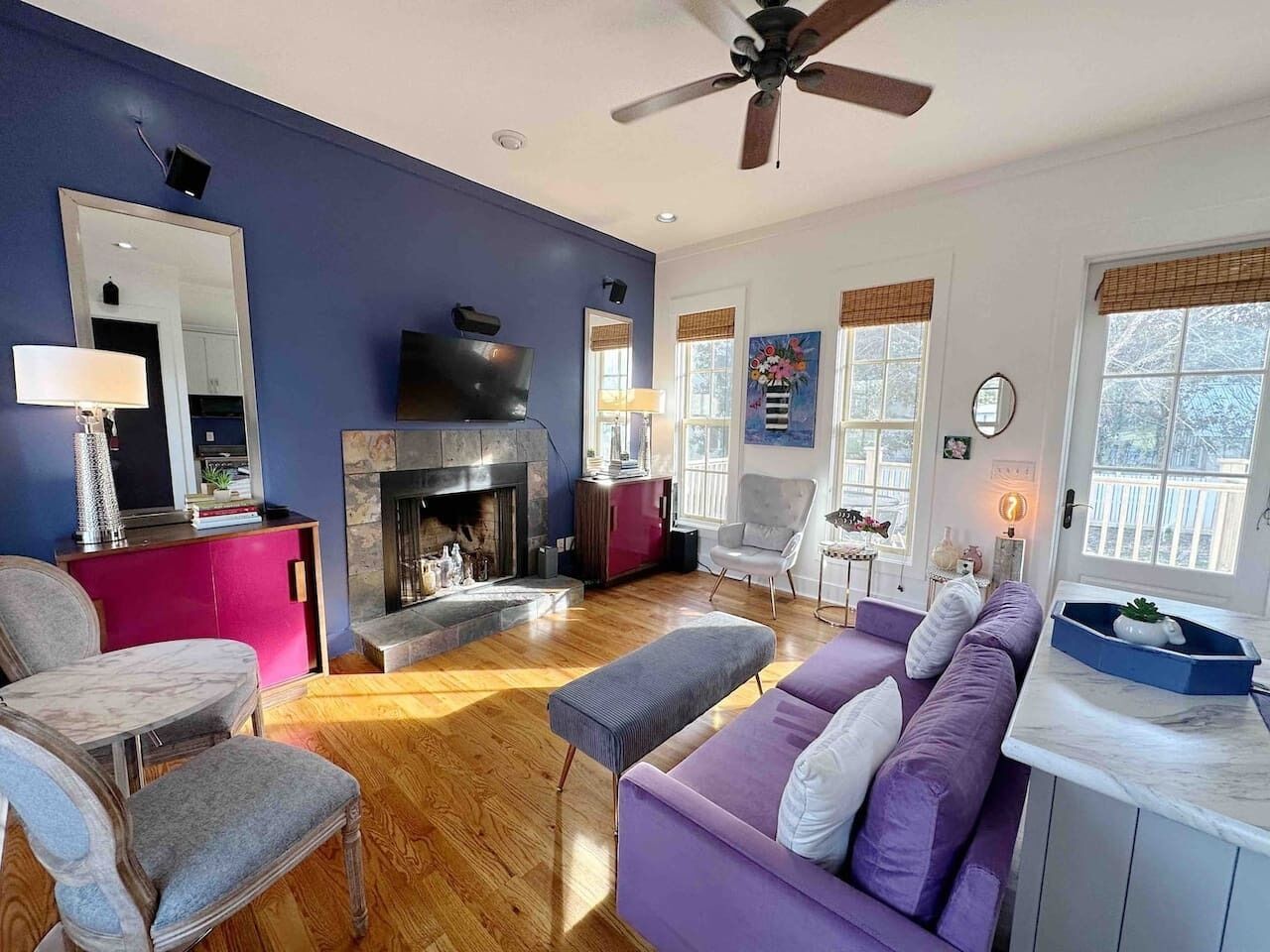 Smart TV, fireplace, books, stereo