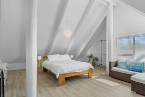 4 bedrooms, WiFi, bed sheets - Pohara Beach Escape - Pohara Beach Holiday Home (Pohara Beach)