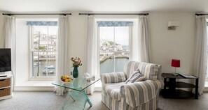 TV - Midships - sleeps 4 guests  in 2 bedrooms (Brixham)