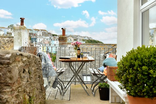 Sundeck - sleeps 6 guests  in 3 bedrooms