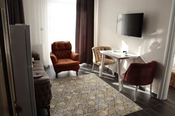 Deluxe Suite | Living area