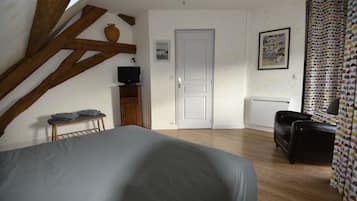 1 slaapkamer, een kluis op de kamer, een strijkplank/strijkijzer