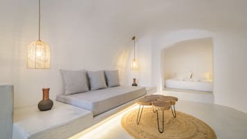 Superior Suite with Outdoor Hot Tub | Premium bedding, individually decorated, individually furnished