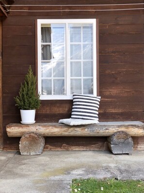 Exterior detail - Postcard View • Romantic Retreat • Outdoor Dining (Lauterbrunnen)