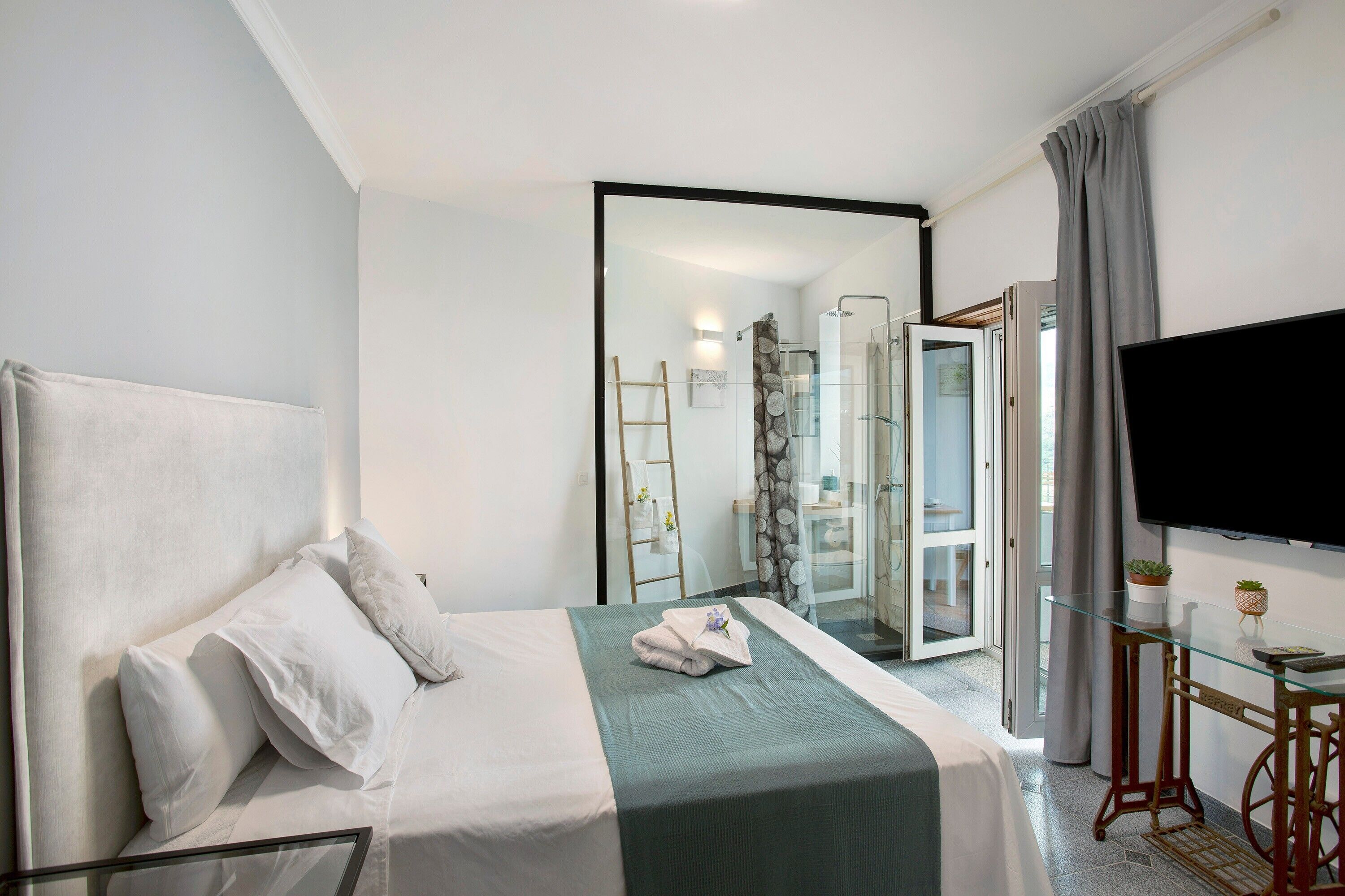 1 غرفة نوم ومكواة/لوح كي وواي فاي مجانًا وملاءات أسرّة