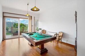 Games room - Holiday Apartment "Carmelo Y Carmela 3" with Mountain View, Private Terrace & Wi-Fi (teror)