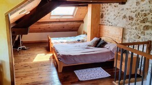 1 bedroom, travel cot, free WiFi, bed sheets