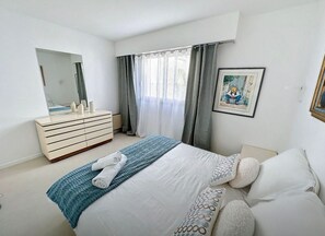 2 bedrooms, desk, iron/ironing board, travel crib