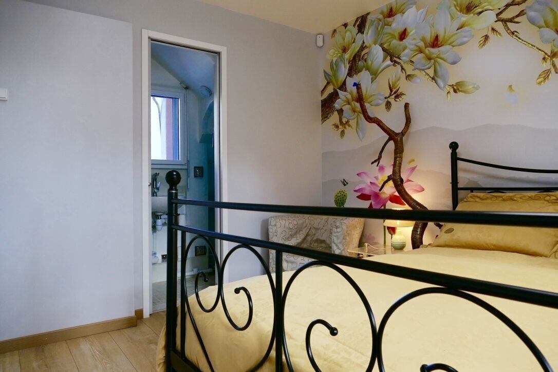 Premium bedding, individually decorated, individually furnished, desk