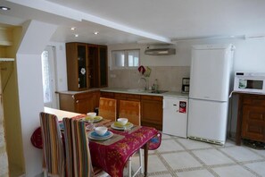 Leilighet – basic, 1 dobbeltseng med sovesofa, ikke-røyk | Eget kjøkken | Mikrobølgeovn, espressomaskin, vannkoker og kaffekvern