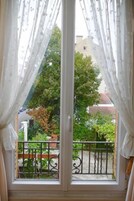 Basic Double or Twin Room, 2 Twin Beds, Non Smoking, Refrigerator | Garden view