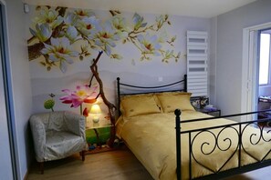 Premium bedding, individually decorated, individually furnished, desk - Chalet de Paris (Fontenay-sous-Bois)