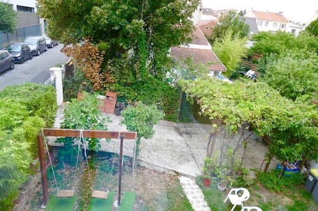 Basic Double or Twin Room, 2 Twin Beds, Non Smoking, Refrigerator | Garden view