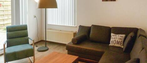 Una televisión, un reproductor estéreo