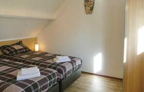 2 bedrooms, travel cot, free WiFi
