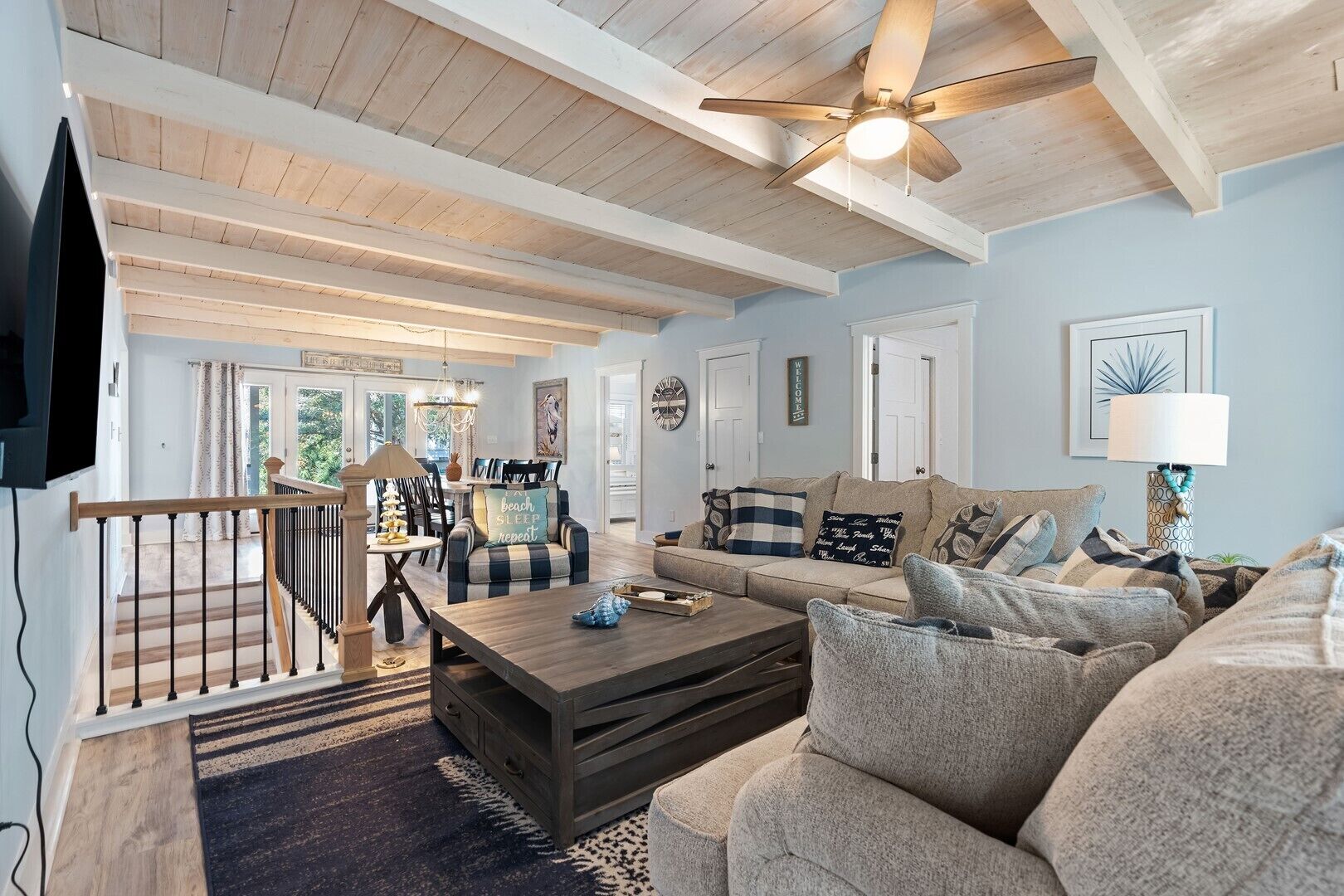 Fernseher, Tischtennisplatte